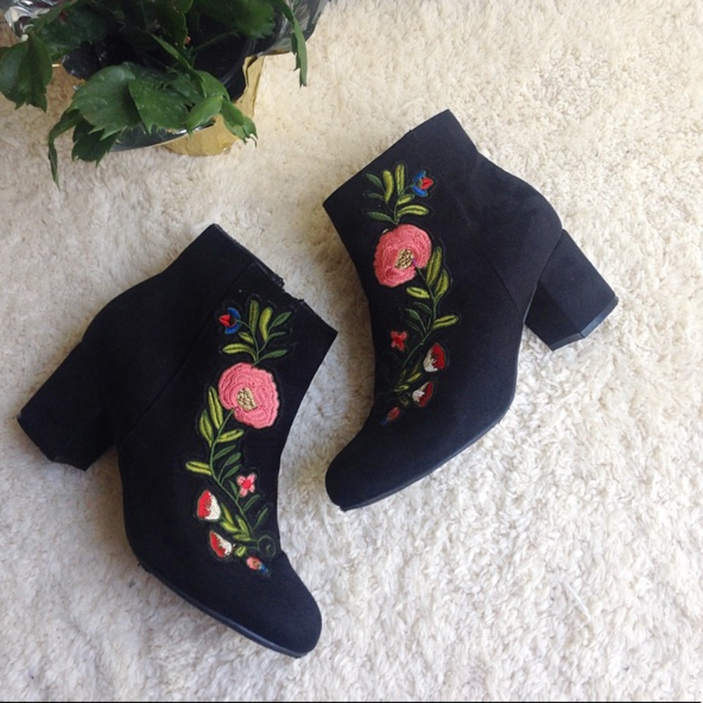 Embroidered Chunky Heels Black Suede Booties